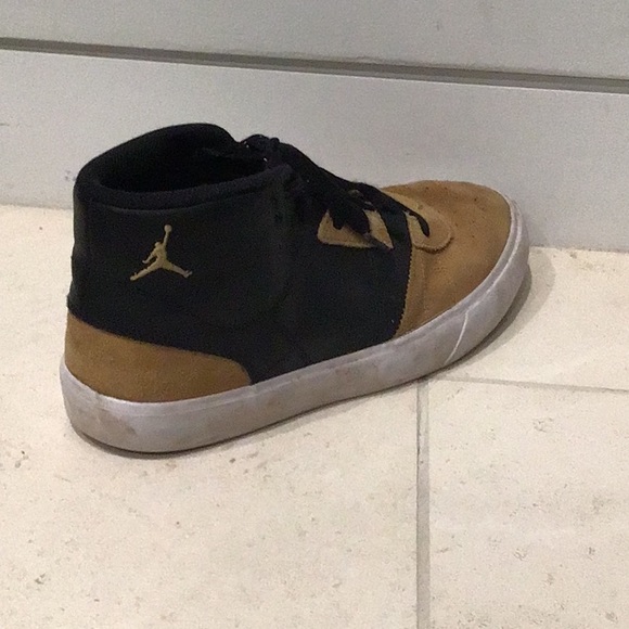 Jordan - Nike Jordan series Mid .03 elemental gold, good condition. - Picture 2 of 4